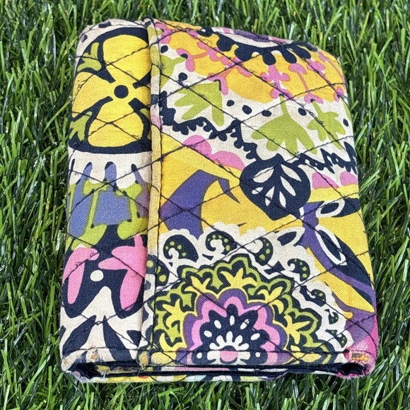 Vera Bradley Quilted Trifold Wallet Floral Multicolor ID‎ Window Snap Closure - Picture 3 of 7
